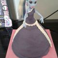 un gateau Poupée Monster High