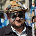 LE 1 MAI A PARIS AU SON DES FIFRES ET DES TAMBOURS