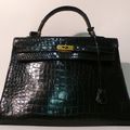 Hermès Paris. Sac "Kelly" 35 cm en crocodile noir