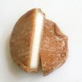 Toast au fromage de chèvre : Rocamadour au doenjang sur rondelles de poire