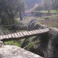 petit pont de bois pour aller au potager ..hameau