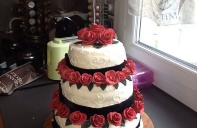 Réalisation d'un gâteau pour un mariage
