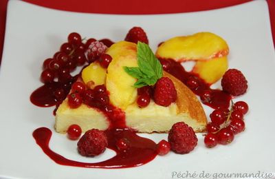 Gâteau neigeux aux fruits d'été