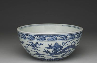 Blue and white 'dragon' large bowl, Ming dynasty, Xuande reign (1426-1435)