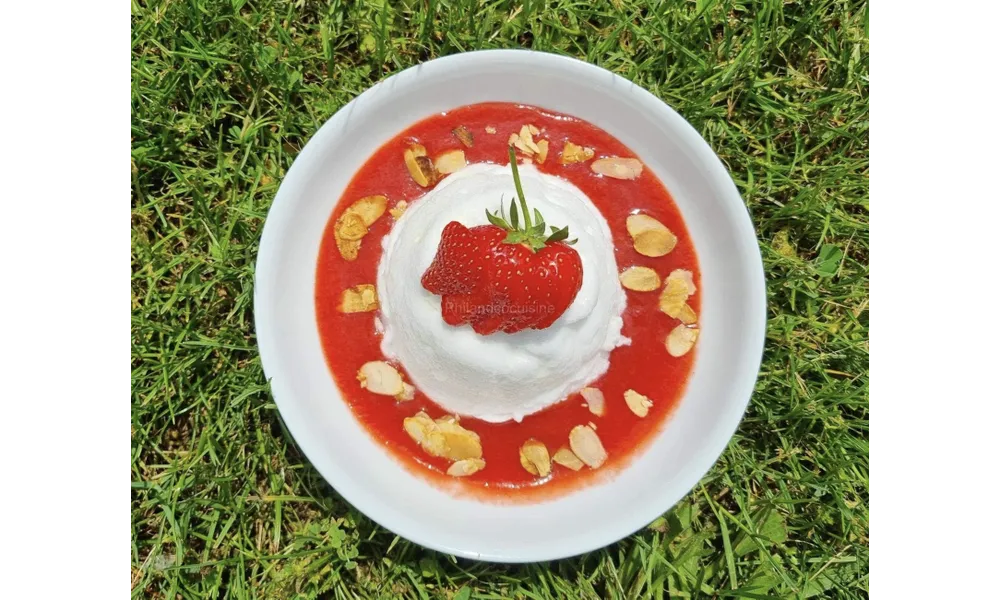 Île flottante à la fraise