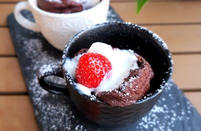 ...Mug cake au chocolat de Cyril Lignac dans Tous en cuisine, 2eme édition...