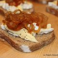 Tartine camembert et confit d'oignons