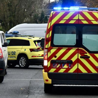 DRAME FAMILIAL : APRÈS QUE SA MÈRE AIT ÉTÉ TUÉE A L’ARME BLANCHE, LE FILS TOUJOURS RECHERCHÉ. 