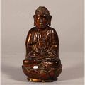 Statuette de bouddha en bois laqué or assis en dhyanasana sur un socle en forme de lotus. Vietnam, XIXe. 