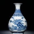 A fine Ming-style blue and white pear-shaped vase, yuhuchunping, Jiaqing six-character seal mark and of the period (1796-1820)