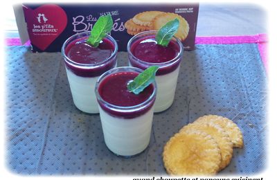 PANNA COTTA AUX FRUITS ROUGES ET BISCUITS BROYES DU POITOU