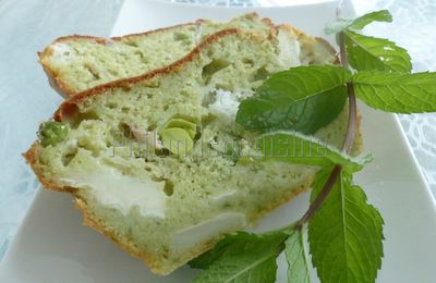 Cake printanier au chèvre et au pesto de fanes de radis