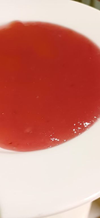 Une petite équipe de pâtissiers fait des baghrir بغرير au temps d'accueil ce lundi à O.T.