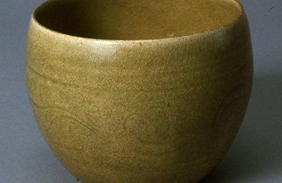 Beaker with incised leaf scroll pattern, Annam, Vietnam, 16th century