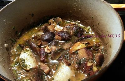 COCOTTE DE POIRES ROCHAS, FIGUES, CHATAIGNES, CHAMPIGNONS DE PARIS, CEPES