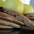 Paquets de crêpes aux pommes et au chocolat