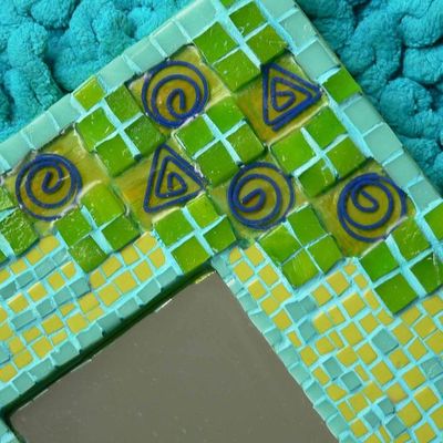 De la résine dans la mosaïque