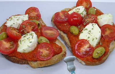Bruschetta de mozzarella à la crème de poivrons