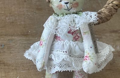 Lilibulle..en robe du dimanche..(10cm)