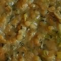 Soupe de lentilles corail au vert de poireau, épaissie d'une cuillère de purée de pomme de terre en flocons