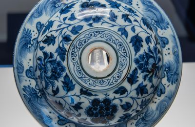 Blue and white 'Peony' Jar's Cover, Yuan Dynasty (1271-1368)