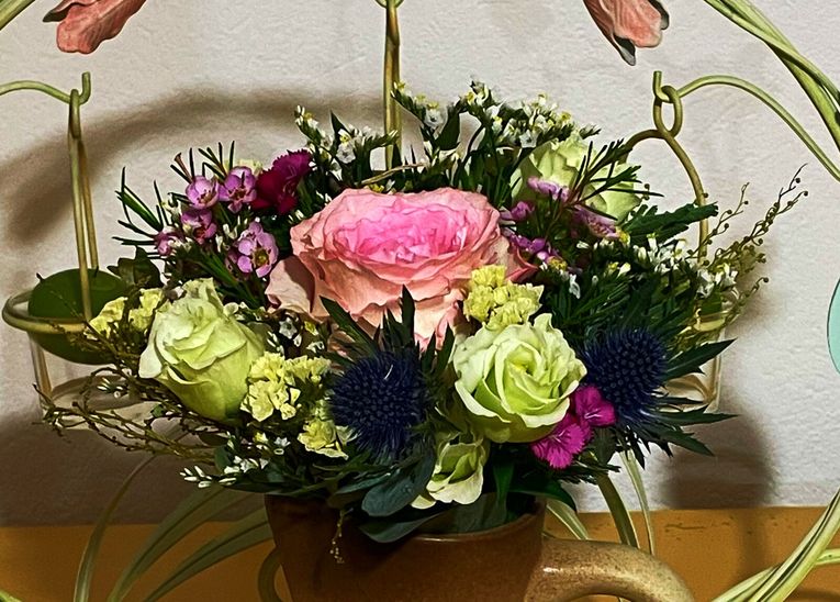 Lundi 13 octobre 2025 : Samedi  11 dans ma BAL   Merci  Lili   Avec un peu d'avance tu as pensé à moi   Tes créations me vont droit au coeur   *  Merci Marike   Ta présence  Ton bouquet de fleurs  Tes jolies cartes  Ta pochette  Ton petit cadre  à la rose   Contente que l'expo d' Entraigues t'ai plu ainsi que l'étang des Martailles que je t'ai fait découvrir -Diapo ci-dessous-