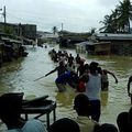 Au lendemain d’inondations, Douala sèche, répare et espère 