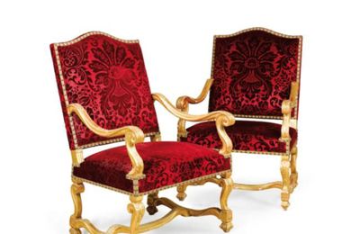 Belle suite de six fauteuils et un canapé en bois redoré d'époque Louis XIV