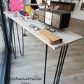 Des consoles bois/métal minimalistes pour une vitrine d'opticien
