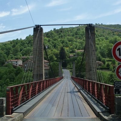 AUX PORTES DU CHATEAU de SAINT ILPIZE