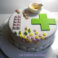 Gâteau sur le thème de la pharmacie (pâte à sucre)