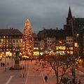 le marché de nowel de strasbourg ou christkindelmärik ( je sais c'est inprononcable mais que voulez vous dire à ces alsaciens!!)