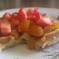 Gaufre aux fraises fraîches et abricots secs