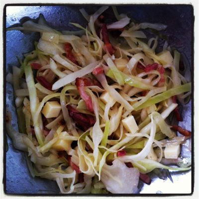 Salade de chou blanc au comté et lardons