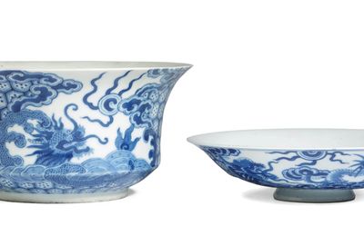 A large blue and white bowl and cover, China, export for Vietnam, 19th century