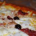 Pizza au thon, tomates confites & mozzarella