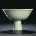 A fine and extremely rare 'Wintergreen' glazed stembowl, Ming Dynasty, Yongle Period (1403-1424)