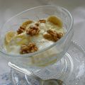 Banane au yaourt , au noix et au miel (dessert ultra rapide)