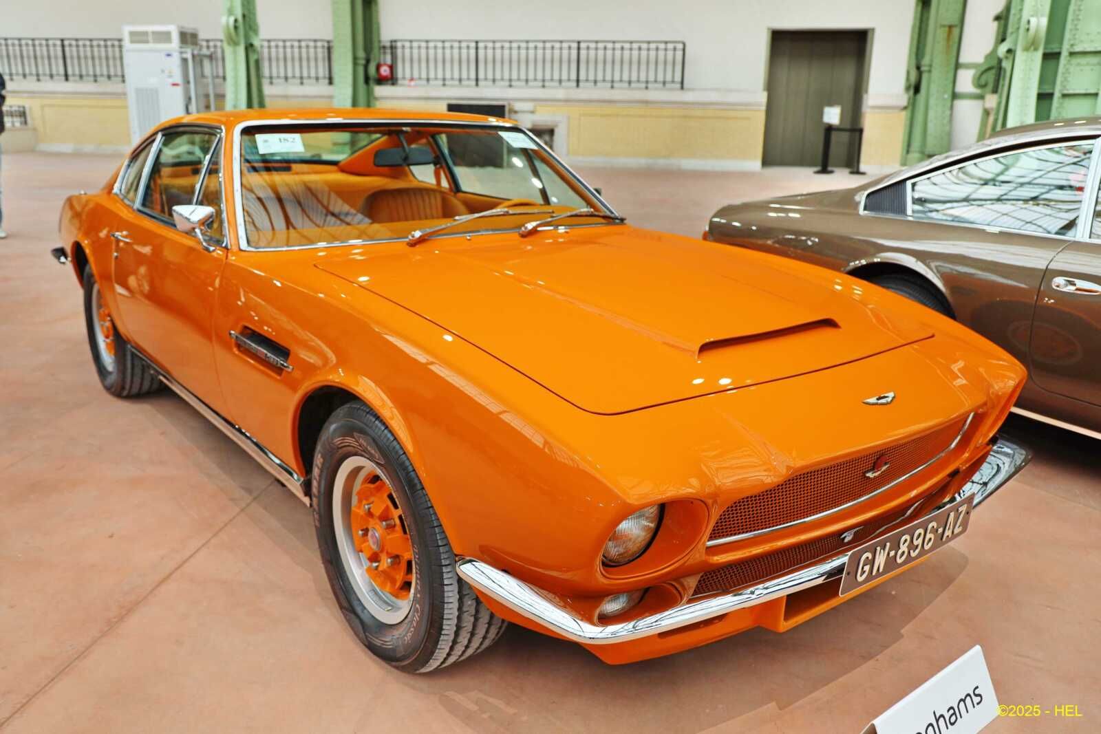 Aston Martin V8 #10519_01- 1972 [UK] HL_GF