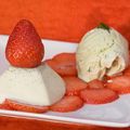 Crème de vanille et pistache glacée sur un lit de fraises