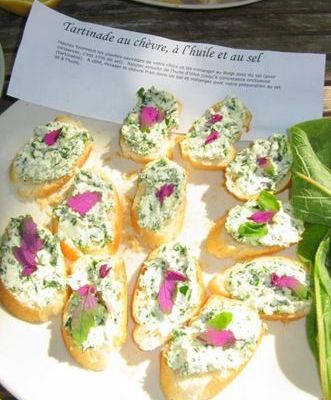 Tartinade au chèvre, à l'huile et au sel.