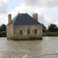 Maison dans l'eau sur la Loire ... puis le bateau mou ....