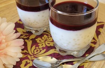 ...Perle Japon ou tapioca au lait de coco et coulis de mûres sauvages maison... (Cathytutu)