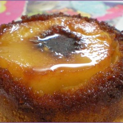 Petits Gâteaux Renversés aux Pêches Caramélisées