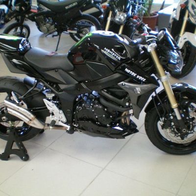 suzuki gsr 750 "monster energy"
