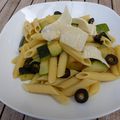 Penne rigate, courgettes, olives et Parmesan