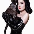 Les dimanches de Dita: la preuve est faite, Dita possède les plus chattes qu'on puisse fantasmer, un peu sauvage mais ardente.