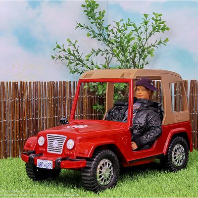 Transformation d'une voiture bleu ciel en Jeep pour aventurier