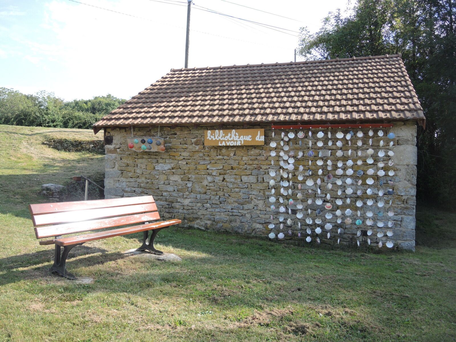 Moussy, bibliothèque du lavoir (58)