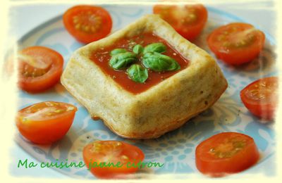 Un tour en cuisine : Cake au thon et son coulis de tomates
